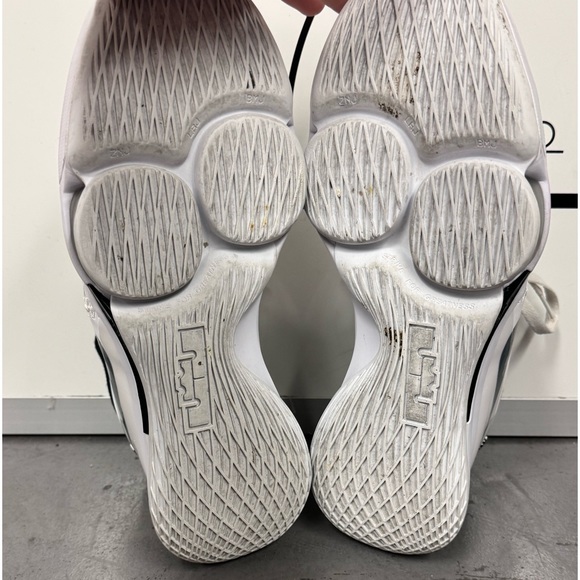Nike Lebron Witness 5 - Picture 7 of 8